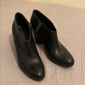 ARIANA BOHLING Elegant Black Ankle Boots. Size 6